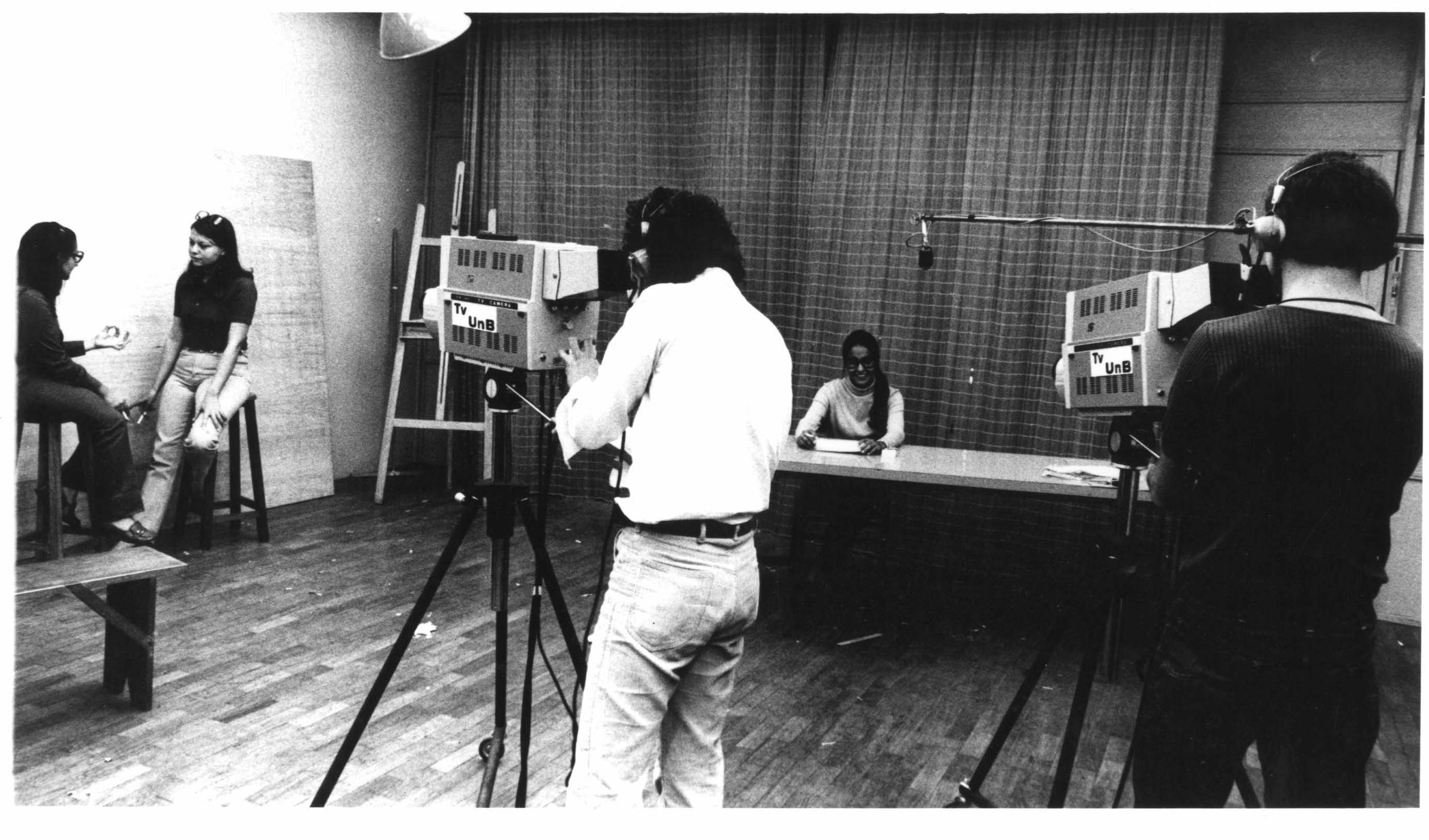 Aula prática na Faculdade de Comunicação (estúdio - laboratório), 1998